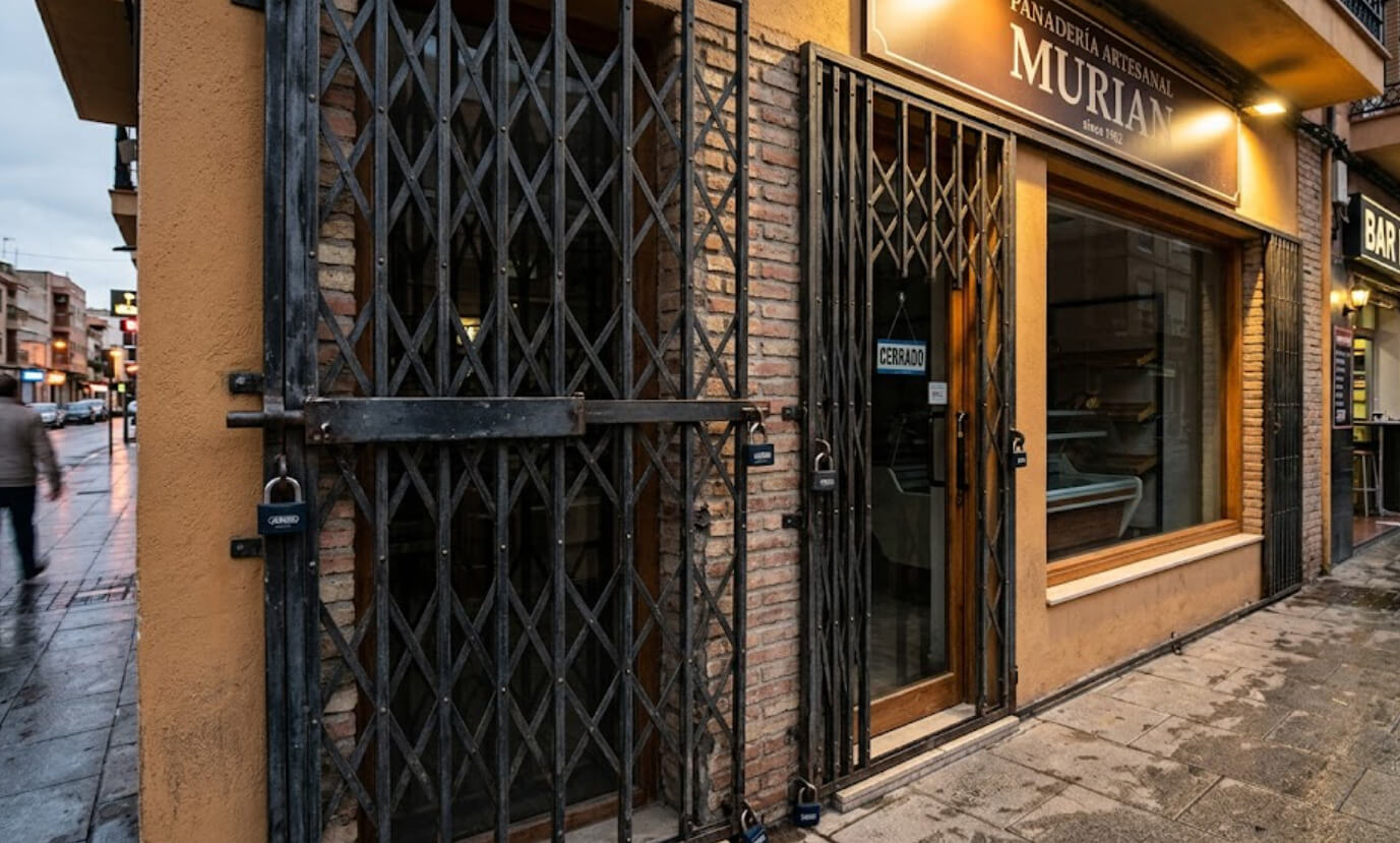 Reja de seguridad extensible para local comercial