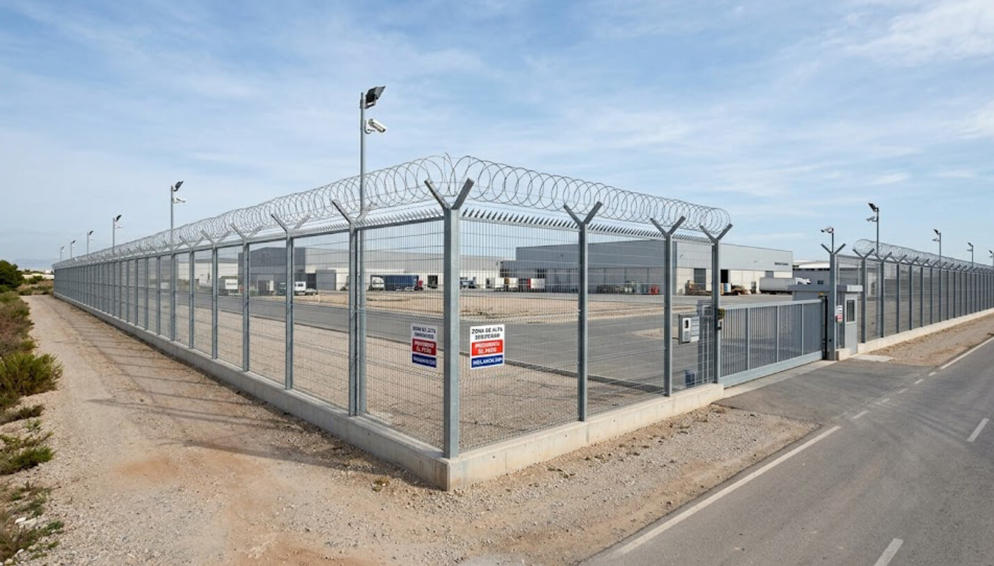 Vallado de alta seguridad para polígono industrial
