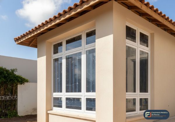 Ventanas grandes de aluminio para fachada en Murcia
